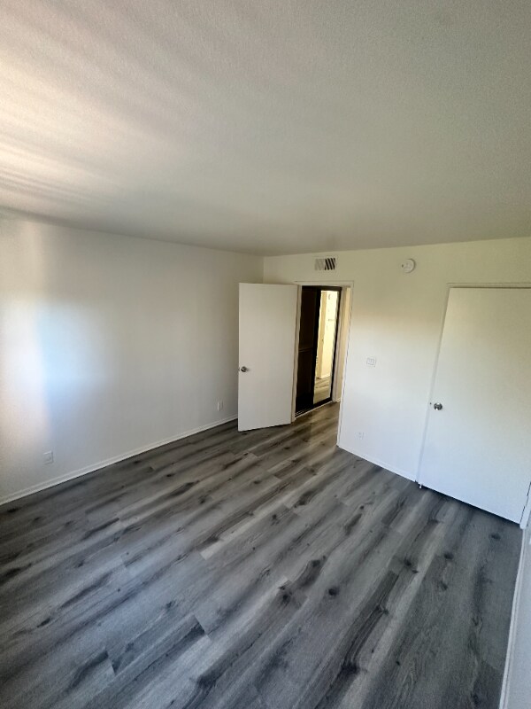 7040 Haskell Ave, Van Nuys, CA 91406 - photo 5