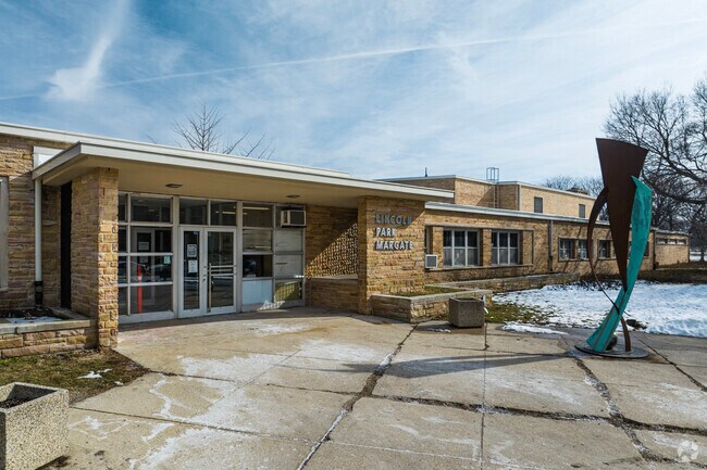 The Margate Park Fieldhouse offers athletic options to the Margate Park neighborhood.