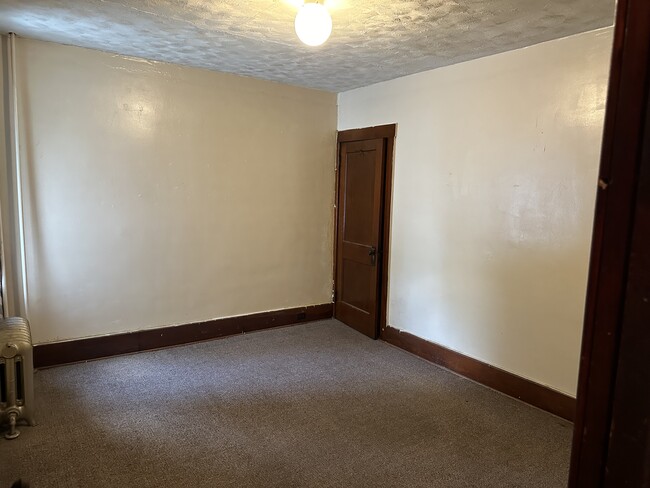 25 N Railroad St unit 2nd floor, Tamaqua, PA 18252 - photo 5