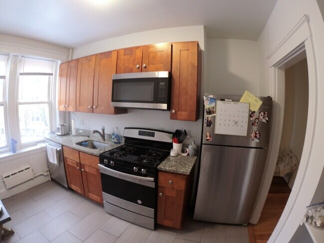 241 Freeman St unit 3, Brookline, MA 02446 - photo 3