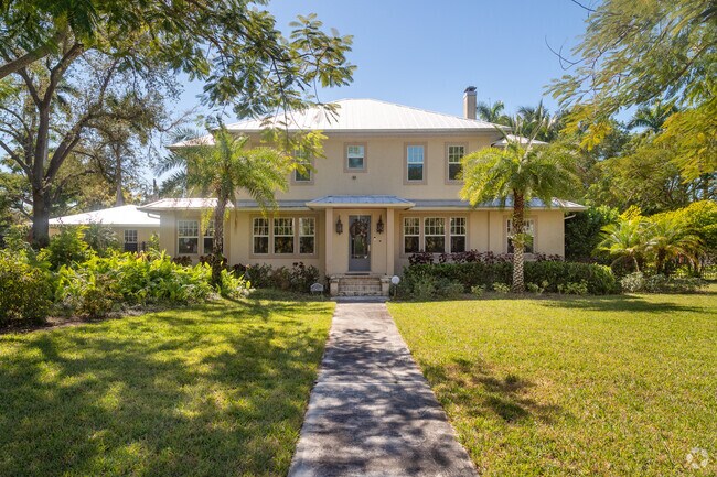 There are many historical homes in the McGregor neighborhood