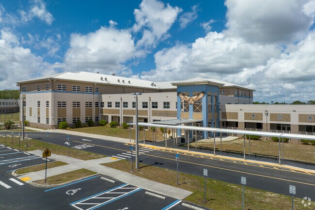 Oak Hammock Middle School in Ft Myers is a school with a student to teacher ratio of 17:1.