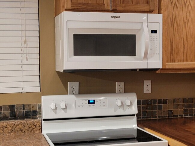 4521 Merle Dr unit B lower, Austin, TX 78745 - photo 6