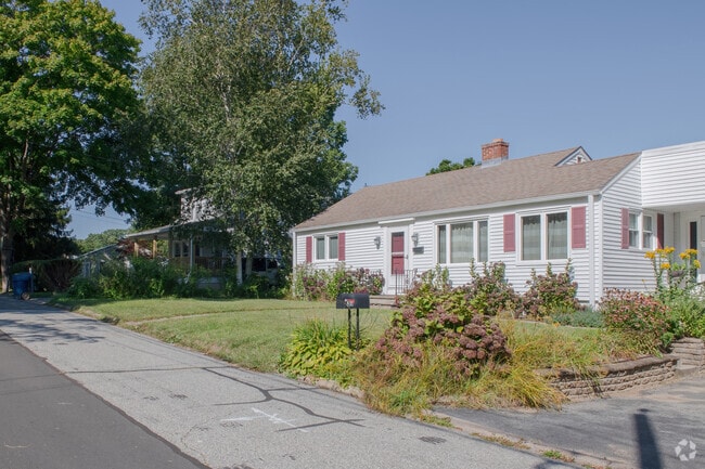 A row of hilltop homes in the Ridgewood neighborhood of Waterford shows off the charm.