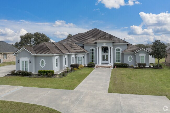 Grand homes in Eunice showcase traditional French Creole architecture.