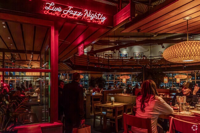 Catch a live jazz show in the evening at Northstar Cafe and Eatery.