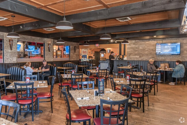 Daddy O’s mixes bar food and rustic vibes for an easygoing night out in East Fishkill.