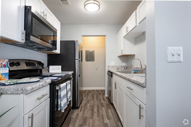 Sedgefield Square, Greensboro, NC 27407 - photo 2