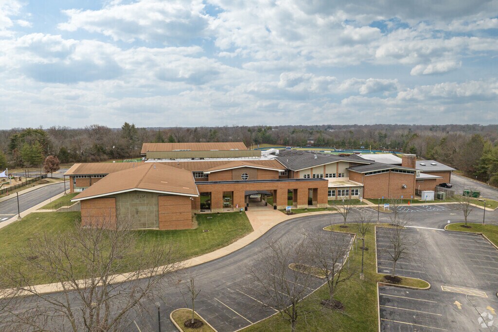 Ladue Fifth Grade Center is located at 10900 Ladue Road.