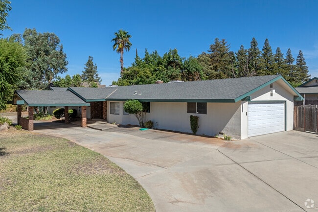 Ranch homes are the most popular style in Bonadelle Ranchos.