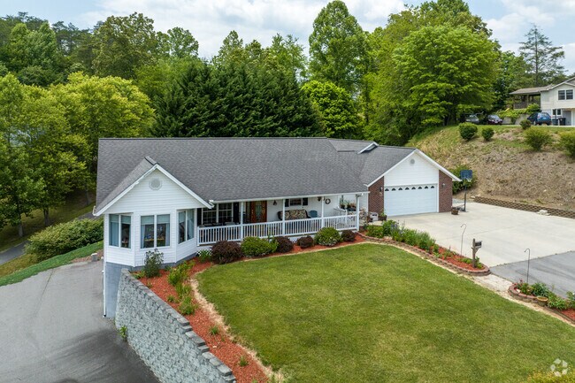Weaverville has a wide array of architectural styles. 03
