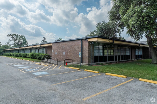 Isaacs Elementary has a student body of 254.