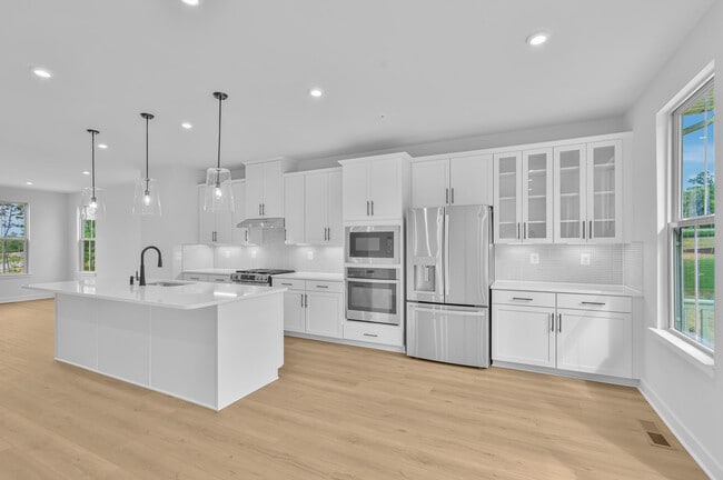 9231 Klamath Ct, Frederick, MD 21701 - photo 2