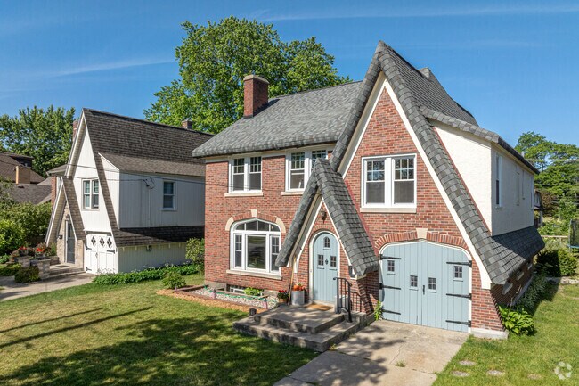 Tudor Revival houses are common in Garfield Park.