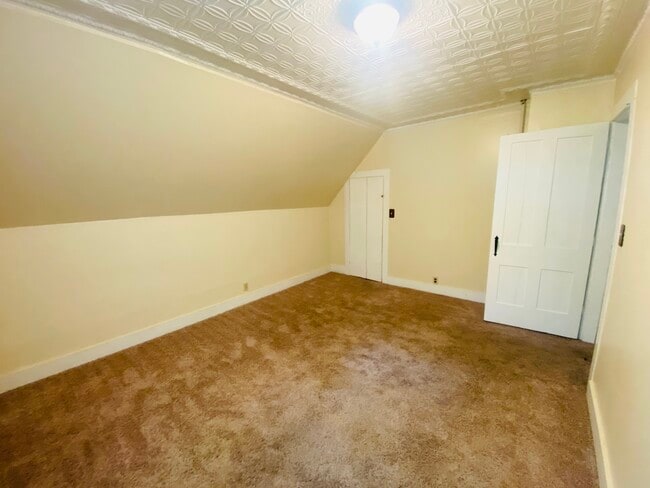 16 Union St, Claremont, NH 03743 - photo 3