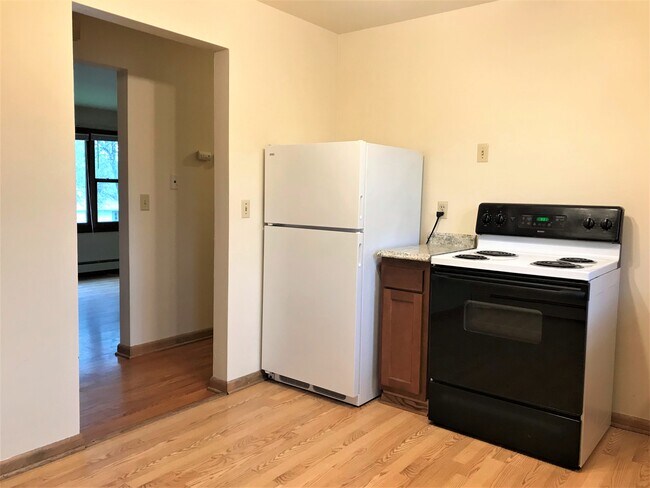 410 Pawling St unit 3, Madison, WI 53704 - photo 4