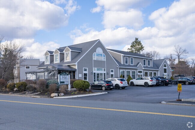 Bellino's Trattoria is one of the first establishiments you'll see as you drive into the lakeside neighborhood from interstate 95.