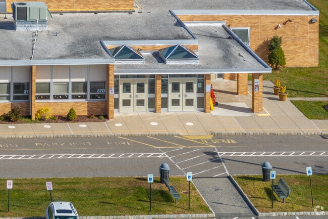 Round Valley School serves third through fifth grade and earns a B-plus rating from Niche.