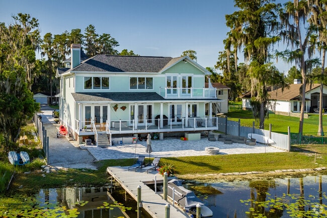 New residents are buying older home sites and building new custom homes in Moon Lake Estates.