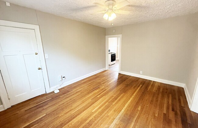 415 Probasco St unit 415-15, Cincinnati, OH 45220 - photo 2