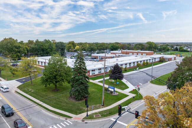 BJ Hooper Elementary serves residents Residents of Venetian Village from EC through 5th grade.