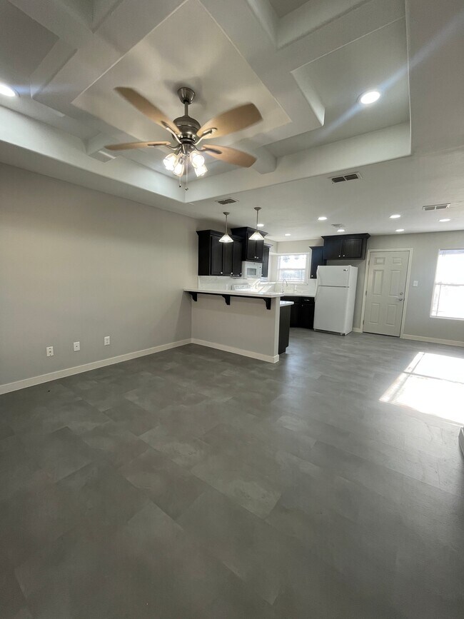 404 E 2nd St unit D, La Joya, TX 78560 - photo 3