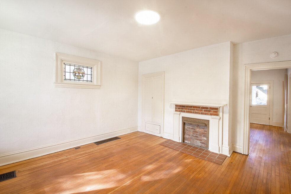 319 Franklin Ave unit 1, Pittsburgh, PA 15221 - photo 1