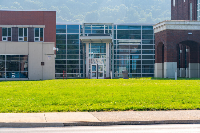 Greater Johnstown Senior High has a student to teacher ratio of 12-1.