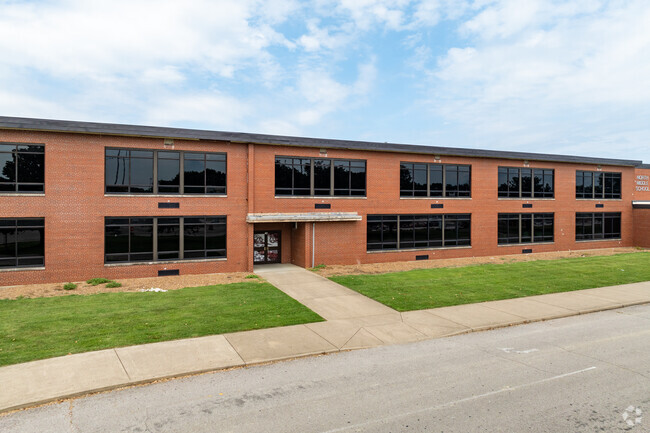 The student population of Henderson County North Middle School is 760 and the school serves 6-8.