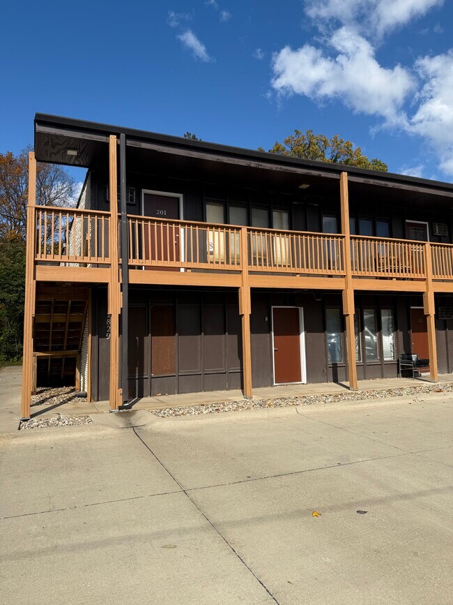 Douglas Oaks, Des Moines, IA 50310 - photo 6