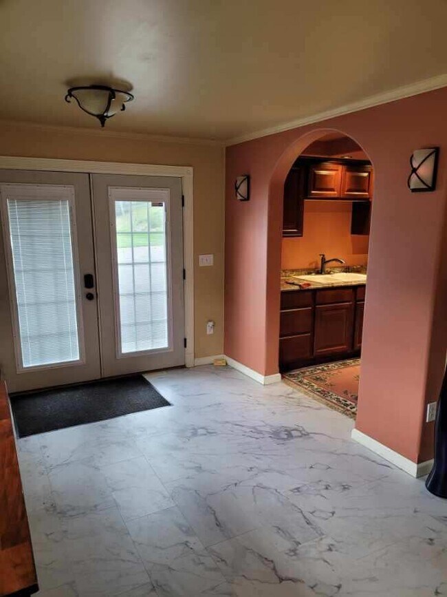 136 Main St unit Apartment, Binghamton, NY 13905 - photo 4