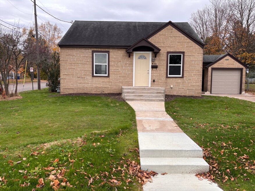 611 W Randolph St, Wausau, WI 54401 - photo 1