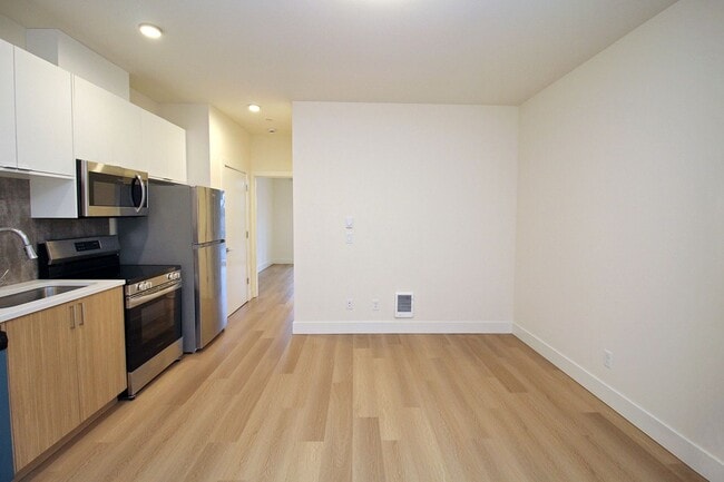 8417 SW 24th Ave unit 211, Portland, OR 97219 - photo 4