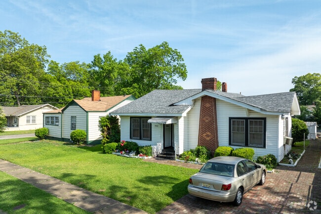 Take a stroll down a the lovely neighborhood of Enon Ridge.