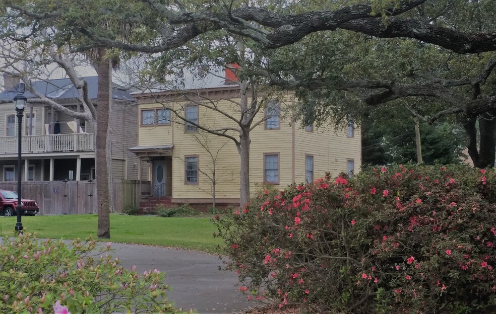 Java Place Duplex from Dixon Park