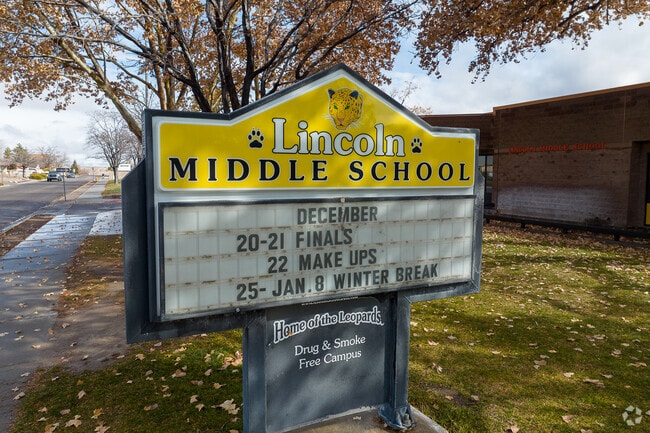 Lincoln Middle School sign.
