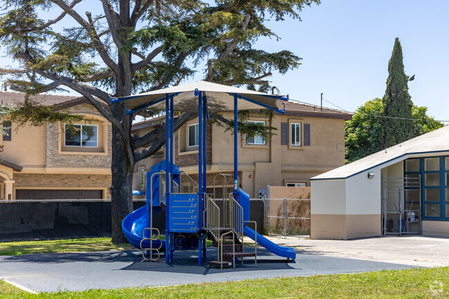 The student-teacher ratio at Lindbergh Elementary is 24:1.