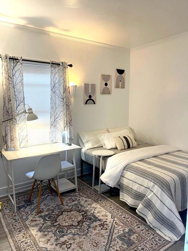 1917 N Oxford Ave, Los Angeles, CA 90027