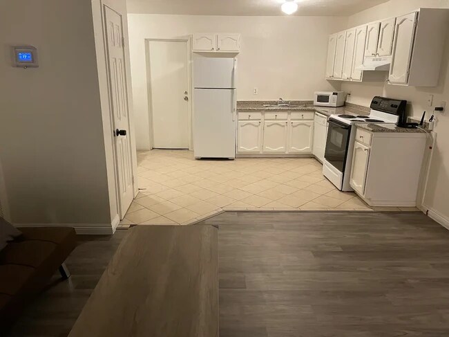 5196 Golden Ln unit X, Las Vegas, NV 89119 - photo 5