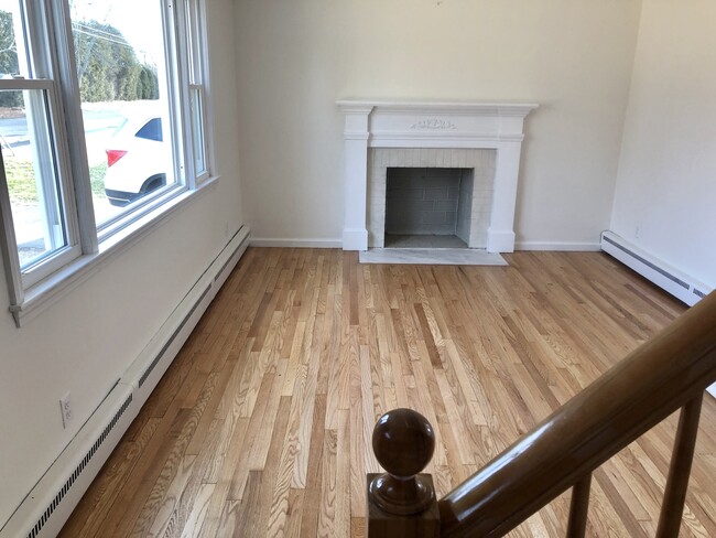 27 Campbell Dr, Agawam, MA 01001 - photo 4