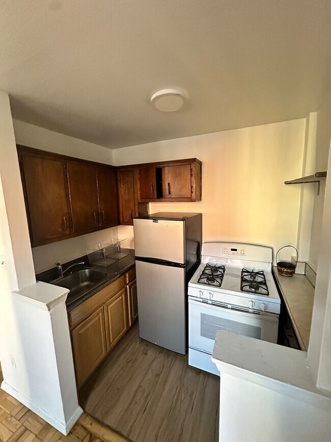 2534 Crescent St unit 1A, Astoria, NY 11102 - photo 4