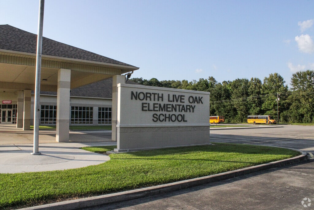 Main entrance to North Live Oak Elementary School in Watson, Denham Springs LA