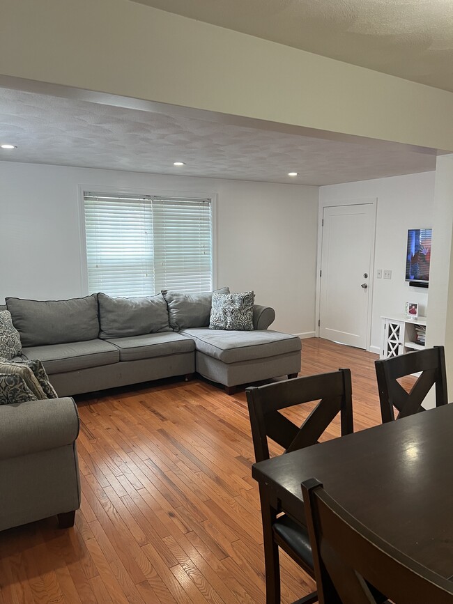 64 Sterling St unit 64 Sterling St. Pawt, Pawtucket, RI 02860 - photo 3