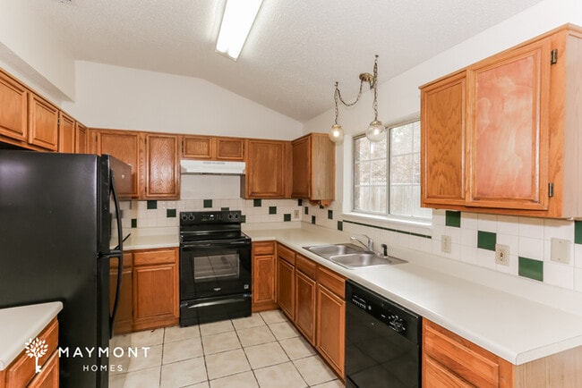 2333 Cromwell Dr, Arlington, TX 76018 - photo 6