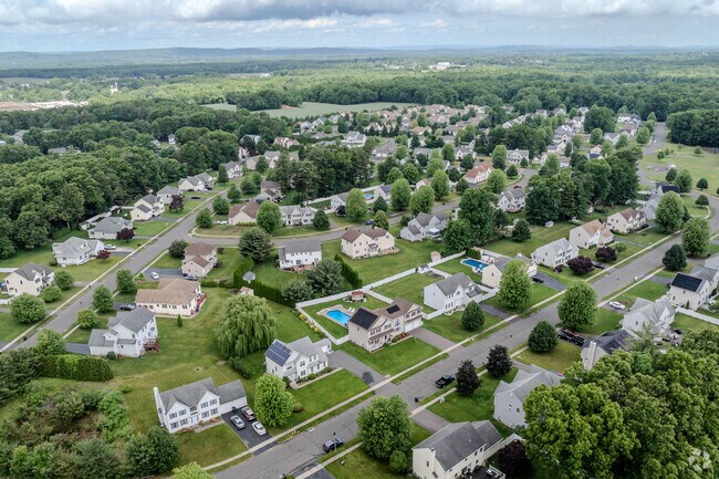 From historic homes to more modern developments, Windsor Locks offers great options.