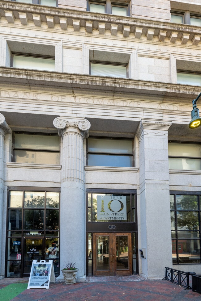 10 S Main St, Memphis, TN 38103