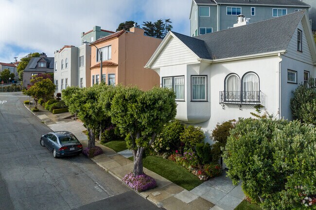 Homes in Mount Davidson Manor vary in style but few are younger than 50 years old.