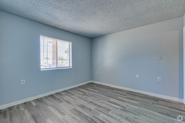 1BR, 1BA - 600SF