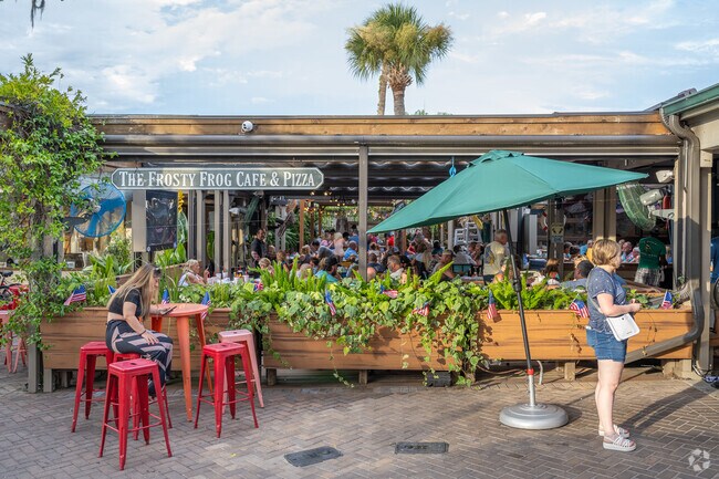 Several restaurants found in Shipyard feature oversized outdoor patios.