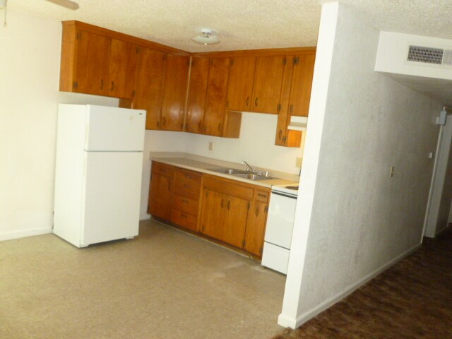 212 W Dakota Ave unit 212-D, Fresno, CA 93705 - photo 7